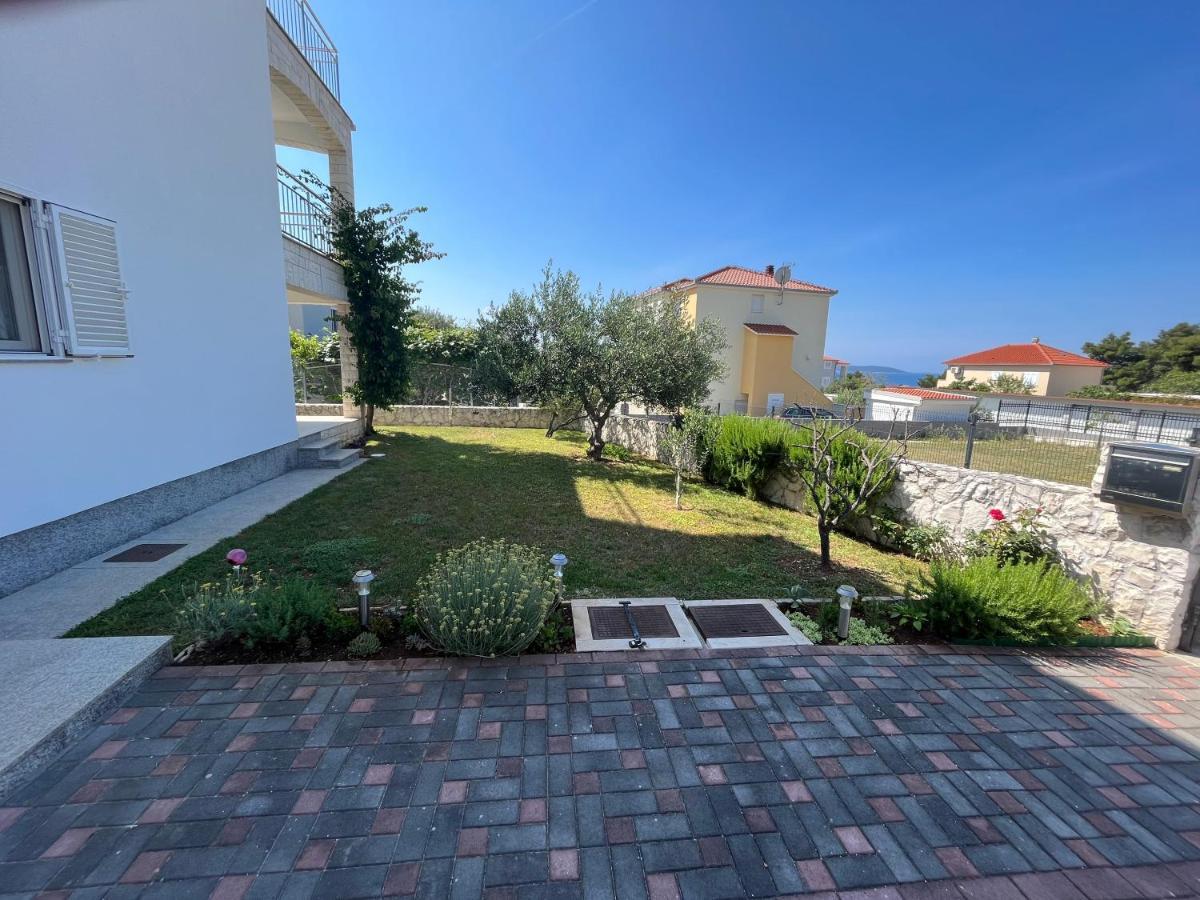 Apartmani Emil Trogir Exterior photo
